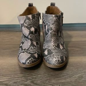 Universal Thread Snakeskin Booties
